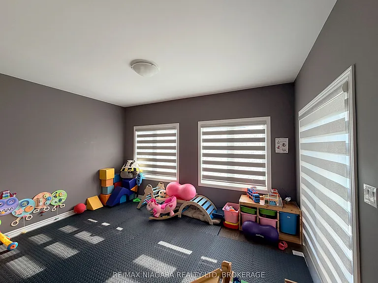 78 Bradley Ave — Photo 5