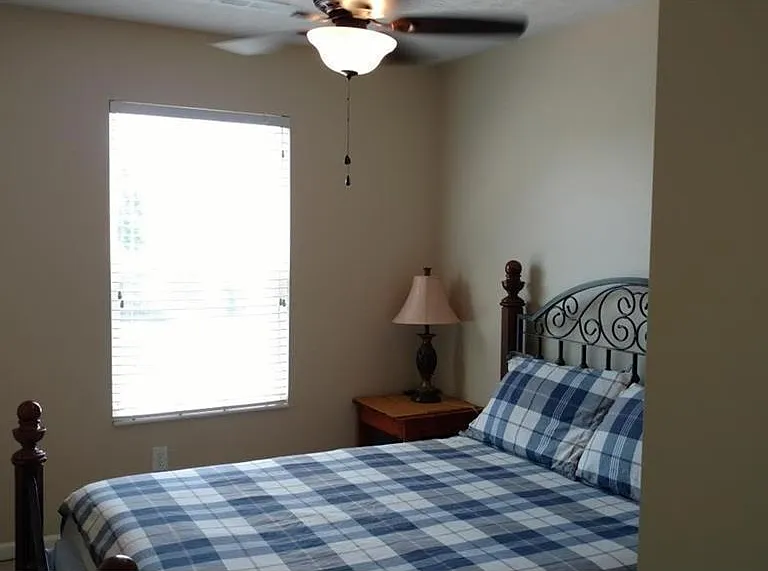 455 Thompson Dr — Photo 16
