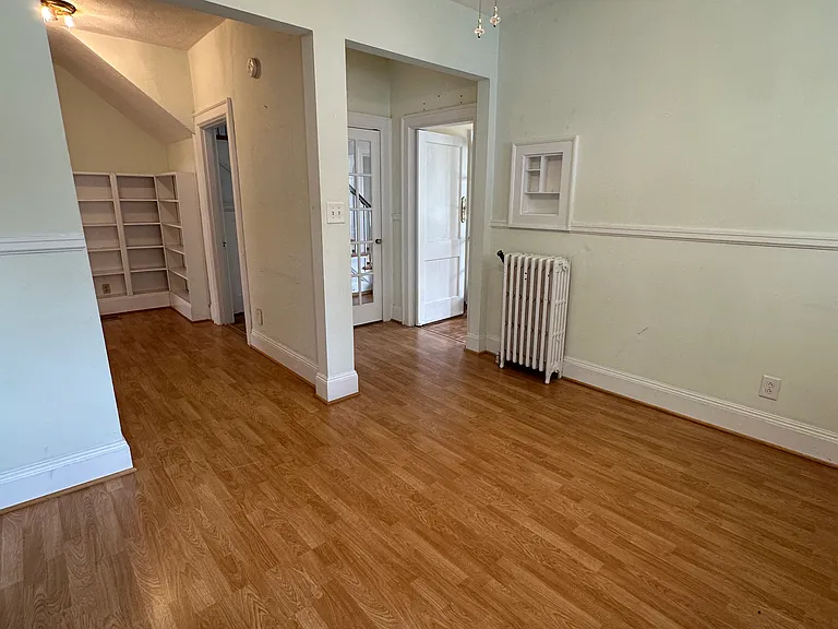 209 Randolph Cir — Photo 18