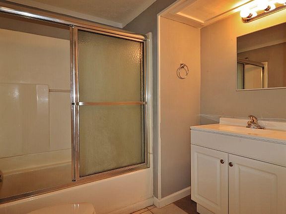5th image of 8112 Galveston Ave