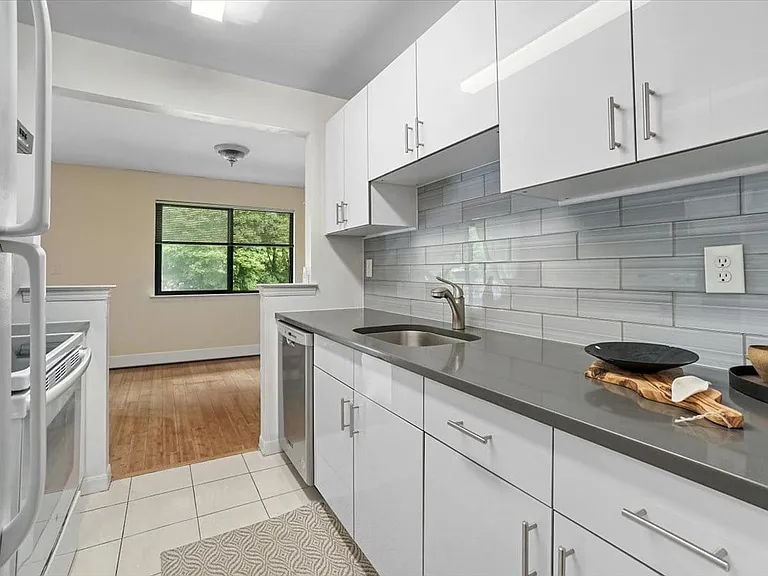 555 Central Park Ave #348 — Photo 6