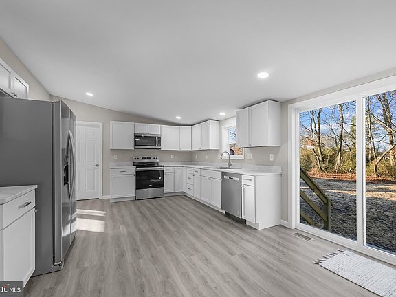 3rd image of 35346 Dannys Dr