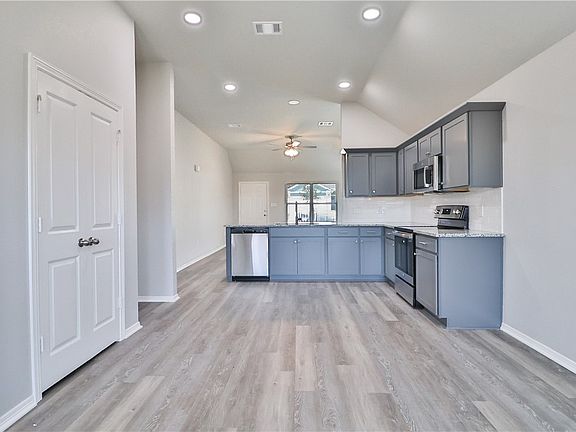 5th image of 1210 Highgarden Dr