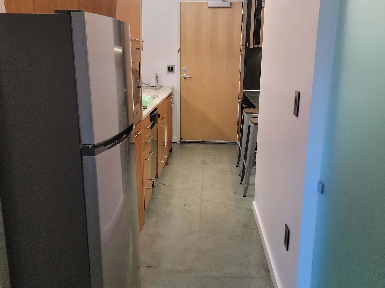 Studio, 325 sqft, $2,600 — Photo 3
