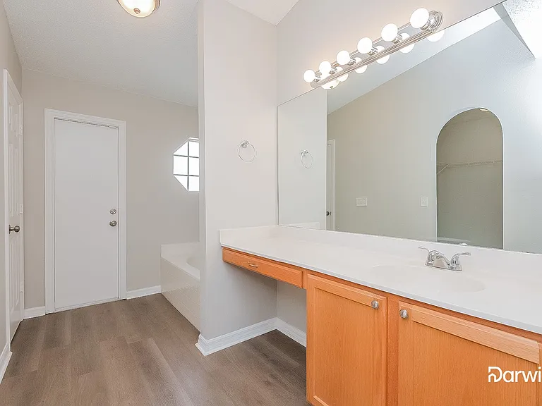 916 Stallion Way — Photo 7