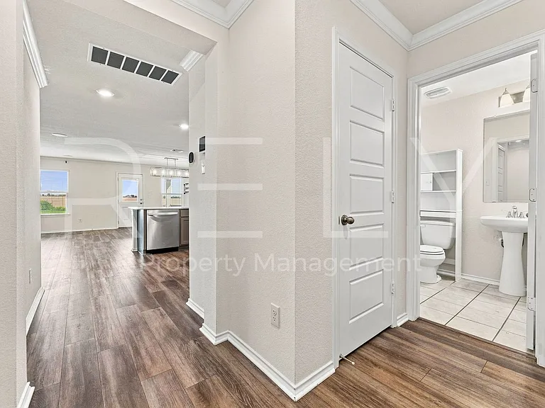 521 Colonel McNally Cv — Photo 5