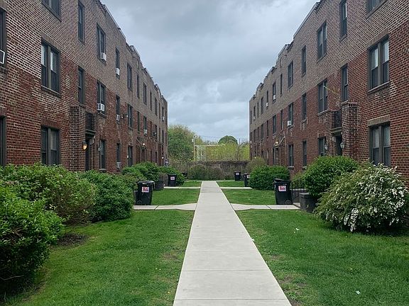 3rd image of 715 Church Ln #F4
