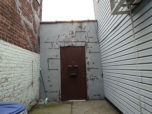 5th image of 630 Humboldt St #2