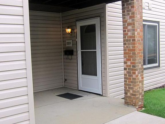 2nd image of 1332 Kingsbury Dr Unit 3