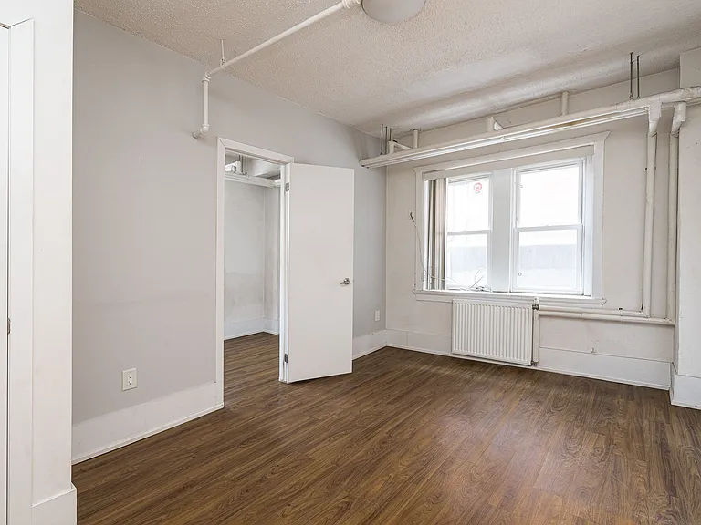 160 Huron St — Photo 11