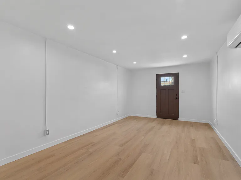 1195 Georgia St — Photo 9