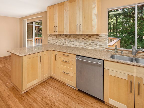 4th image of 16627 NE 106th St