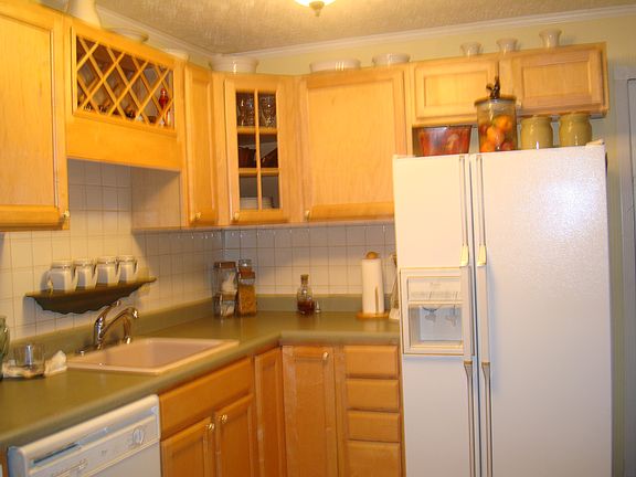 4th image of 44 Linda Cir