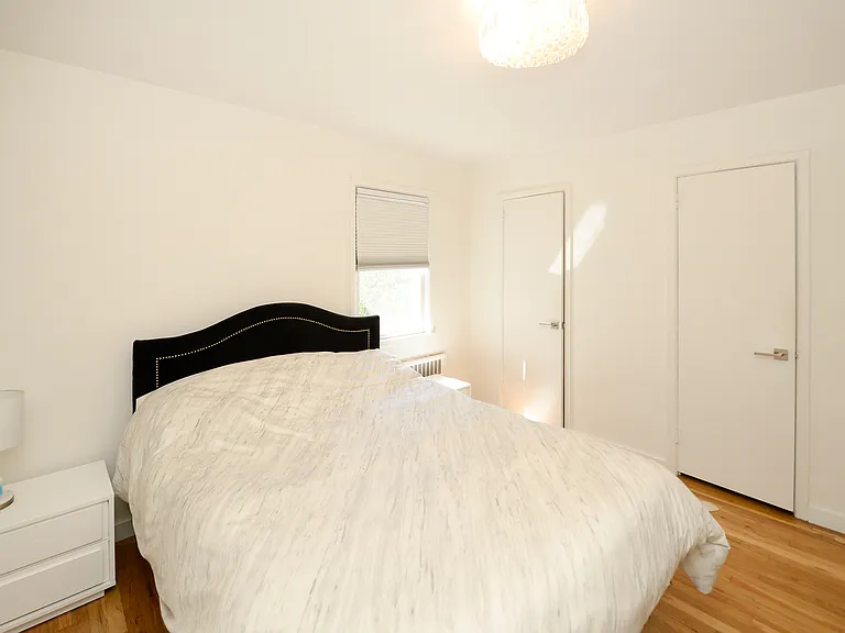 16 Plaza Rd #B — Photo 8