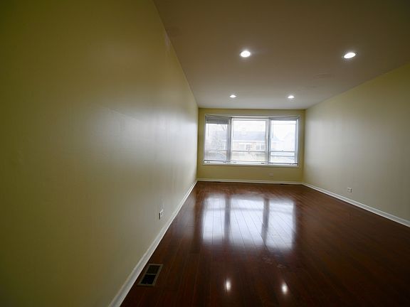 4th image of 9386 N Hamlin Ave
