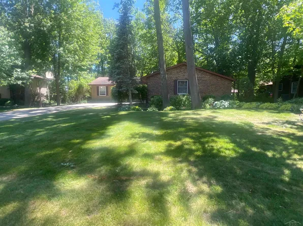 4197 Scarlet Oak Dr, Saginaw, MI 48603