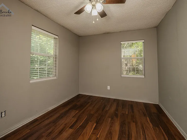 502 Marconi St — Photo 24
