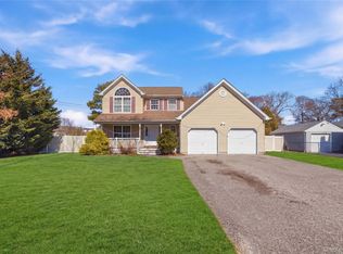 63 Pinedale Avenue, Farmingville, NY 11738