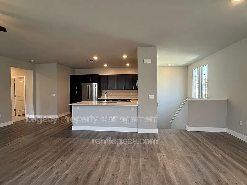 2 bed, 2.0 bath, 1362 sqft, $2,395 — Photo 3
