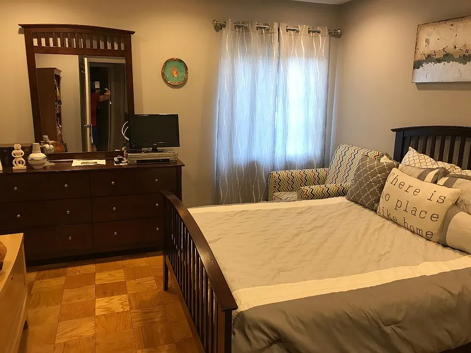 2nd bedroom