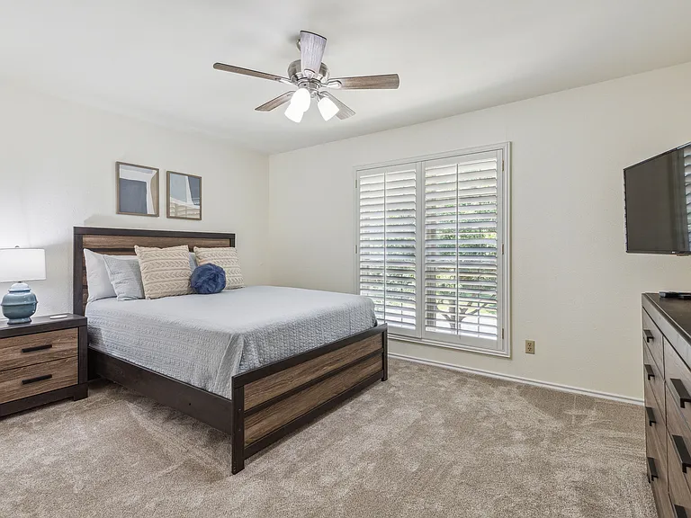 1428 Chatsworth Ln — Photo 15