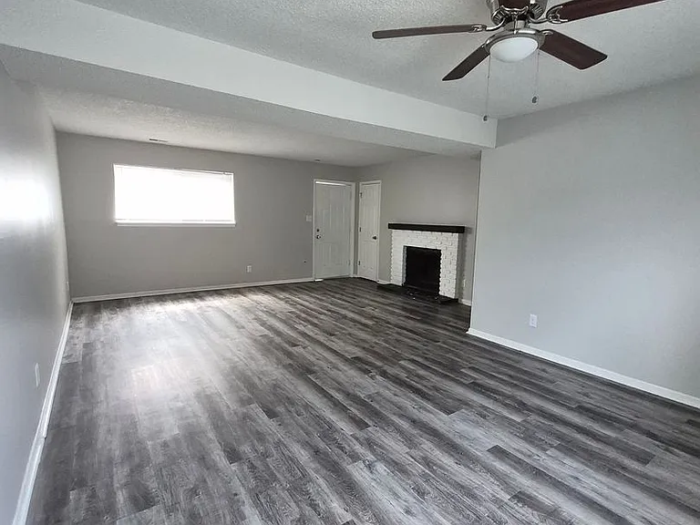 Hillsdale Apartments — Photo 12