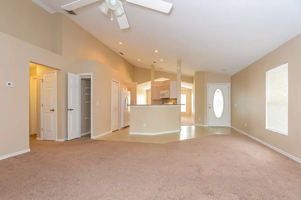 3 bed, 2.0 bath, 1675 sqft, $2,135 — Photo 4