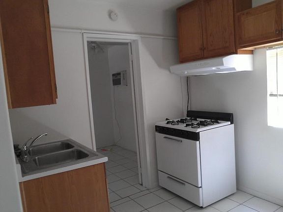 2nd image of 11298 San Mateo Dr APT A