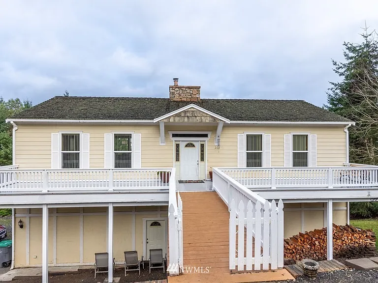 202 Fox Hollow Rd — Photo 1
