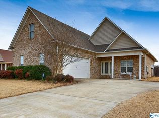 125 Meadowridge Dr, Hazel Green, AL 35750