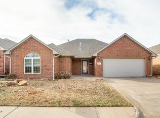 2414 Willow Spring Dr, Enid, OK 73703