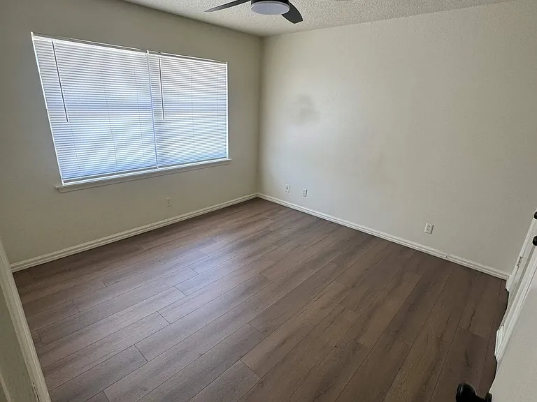 Chapparal Apartments — Photo 37