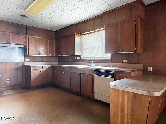 5th image of 413 E Martin Luther King Jr Dr