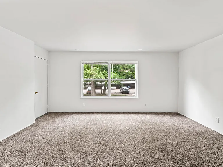 Apple Creek 2BR 2Ba