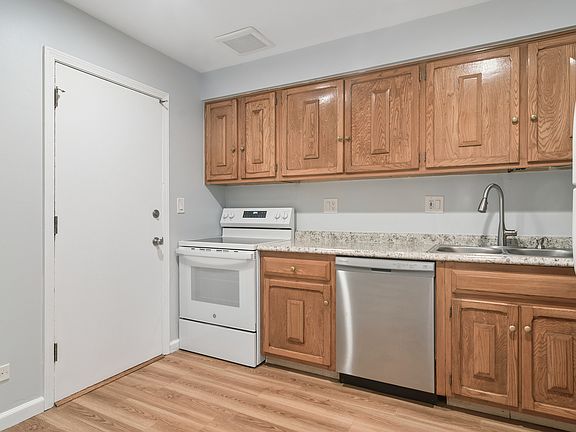 4th image of 706 E Algonquin Rd #K204