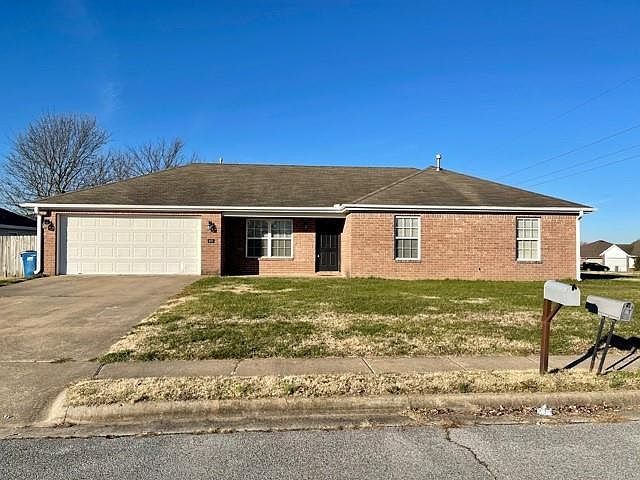 1st image of 900 SW Arrowhead Dr