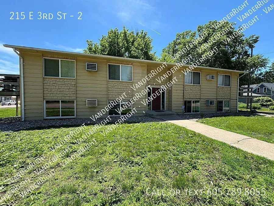 2 Bedroom Renovated Apartment in Canton! — Photo 2