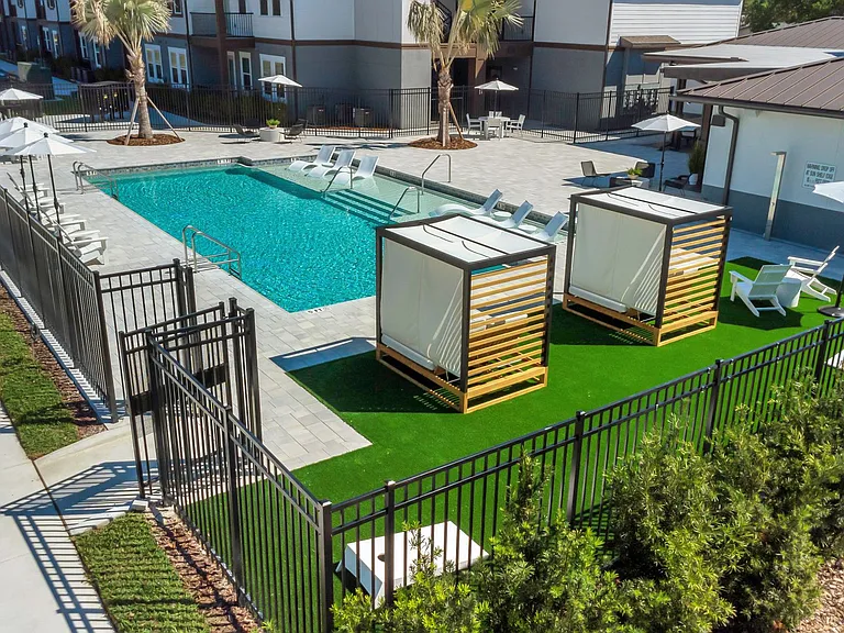 Everest Largo Apartments — Photo 38