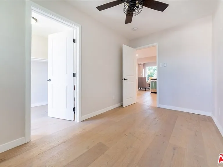 1435 W 71st St — Photo 18