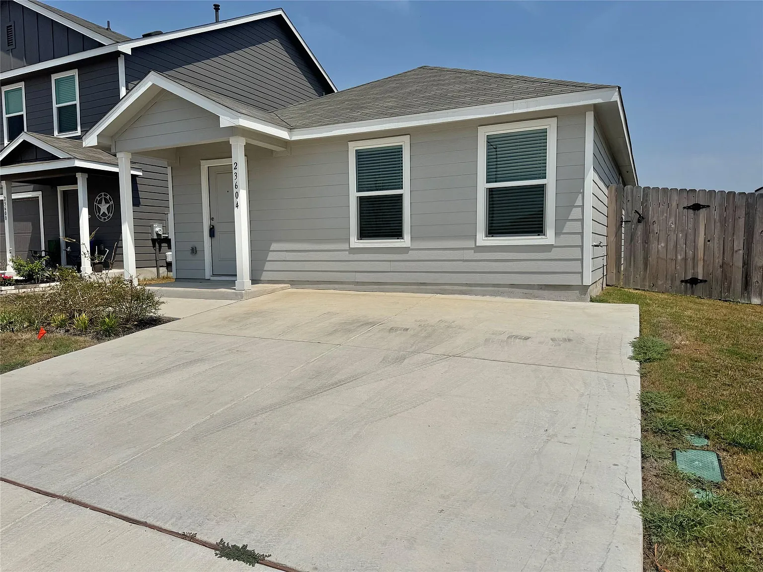 3 bed, 2.0 bath, 1350 sqft, $1,660 — Photo 2