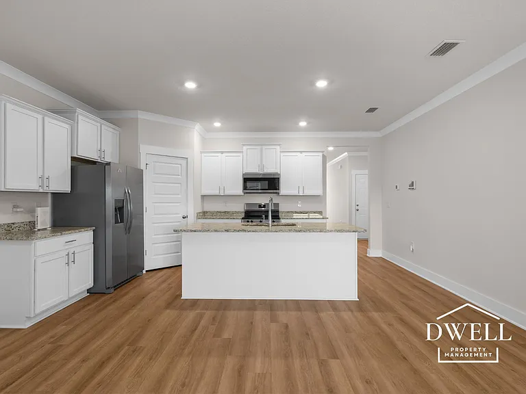1009 Hayward Loop — Photo 10