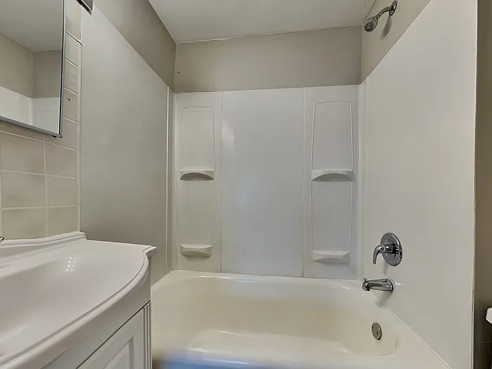 2068 Reaney Ave E — Photo 10