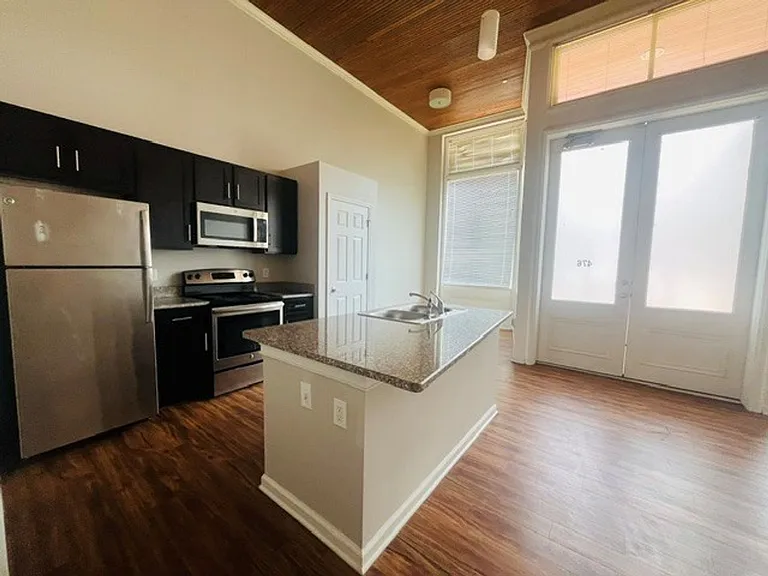 Lofts at Poplar Pointe — Photo 8