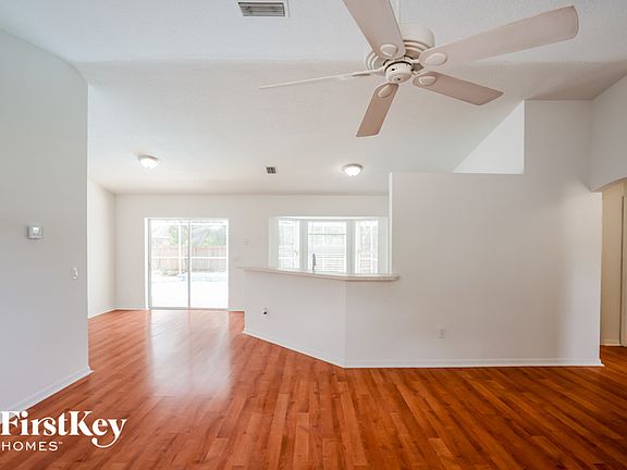 2nd image of 2833 Alesio Ave