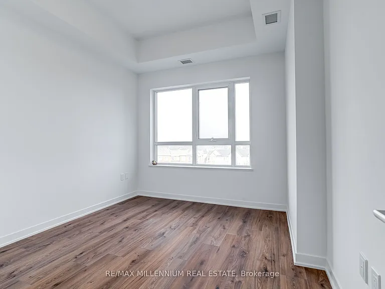 395 Dundas St W #531 — Photo 16