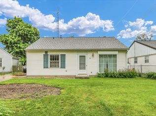 907 E Glenview Dr, Tuscola, IL 61953