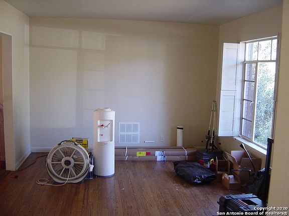 2nd image of 522 E Nottingham Dr