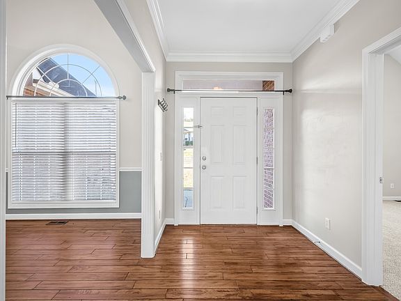 5th image of 104 Camden Ct N