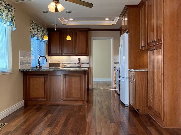 3rd image of 686 Hathaway Ct