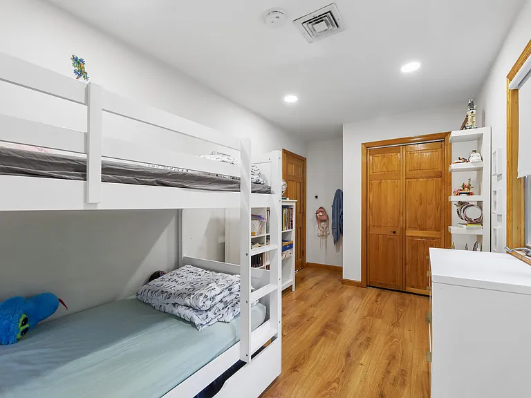 107 E Madison Ave — Photo 16